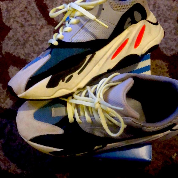 Yeesy Boost 700 wave runner size 5 - Picture 4 of 4